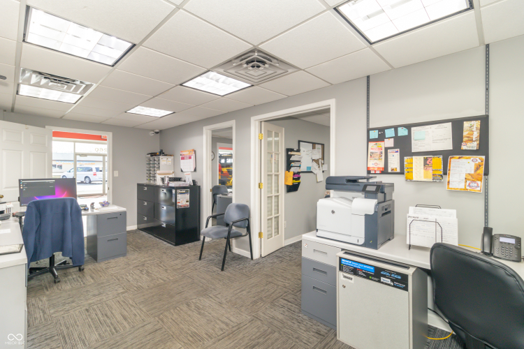 Listing Image 9