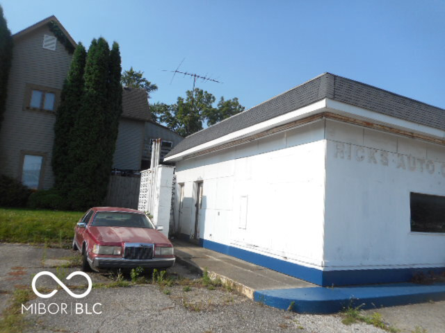 Listing Image 4