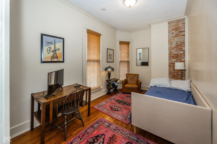 Listing Image 11