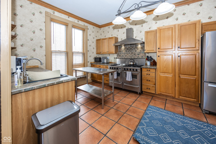 Listing Image 6