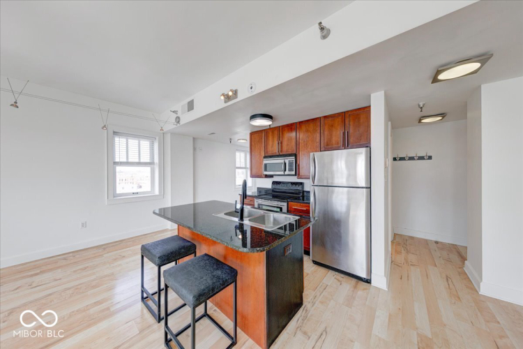 Listing Image 9