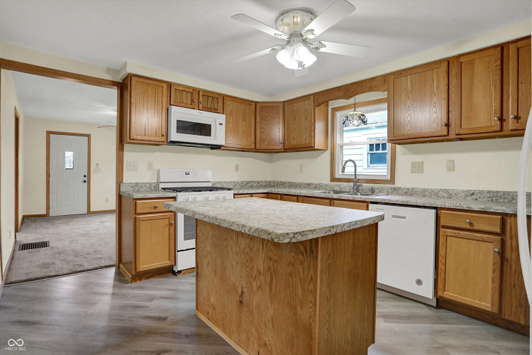 Listing Image 14