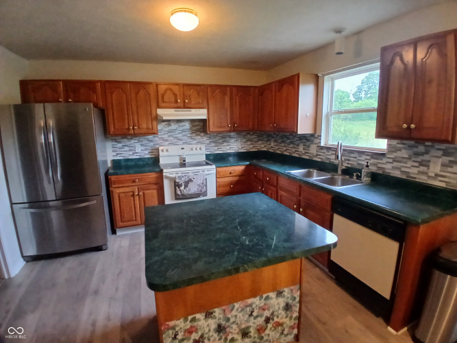Listing Image 20