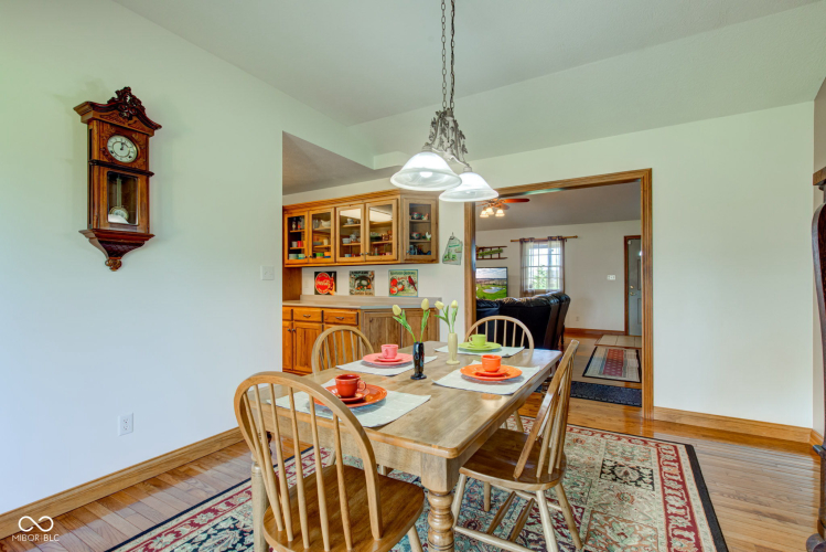 Listing Image 16