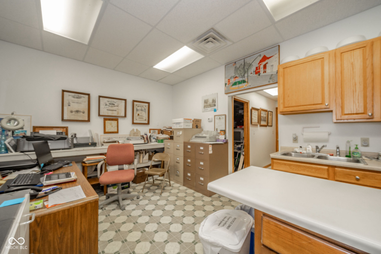 Listing Image 14