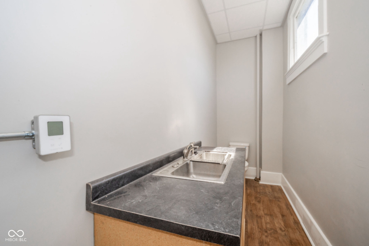 Listing Image 25