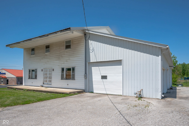 Listing Image 4
