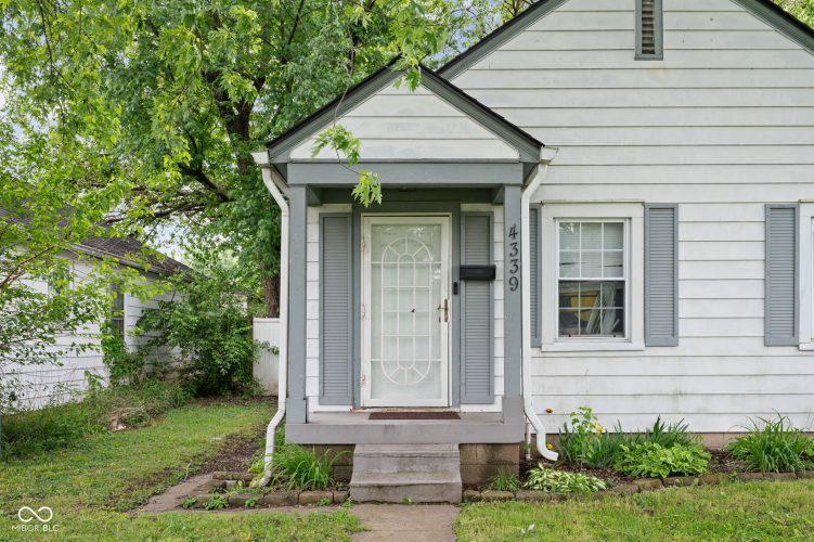 Listing Image 4