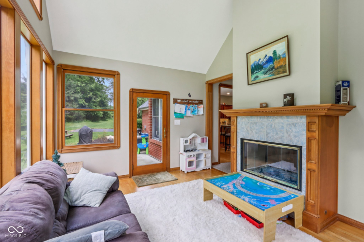 Listing Image 14
