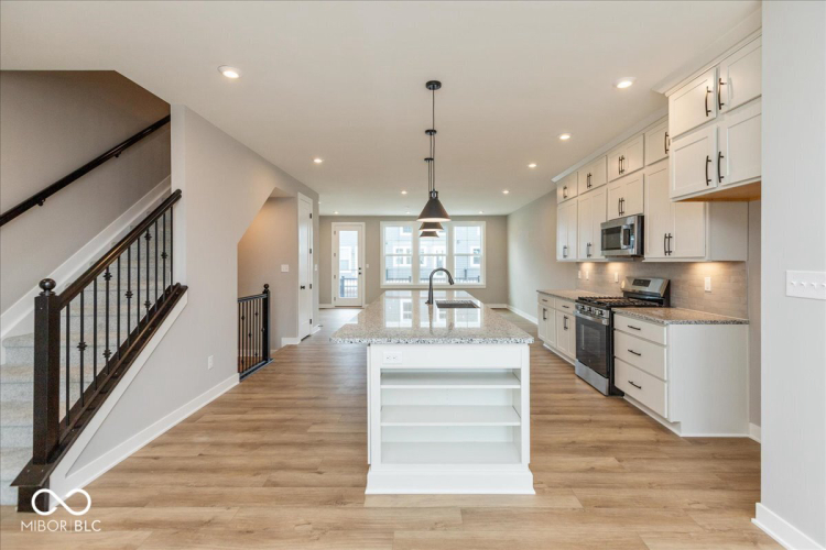 Listing Image 10