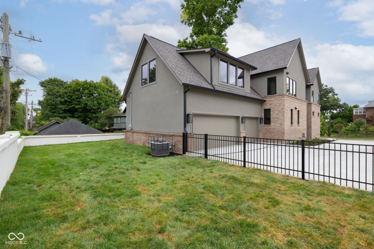 Listing Image 52