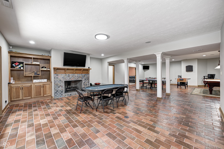 Listing Image 64