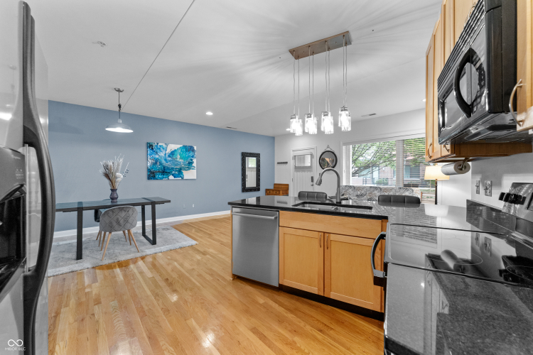 Listing Image 9