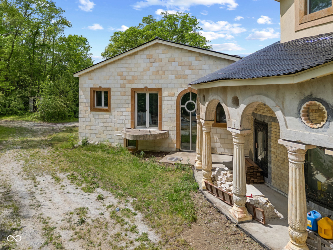 Listing Image 6