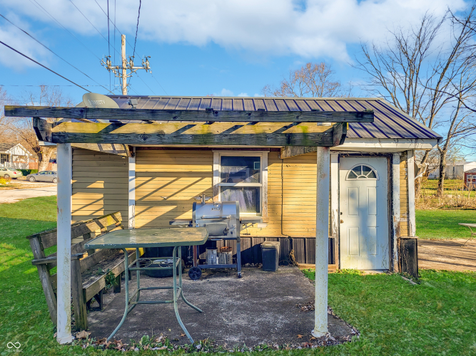 Listing Image 4