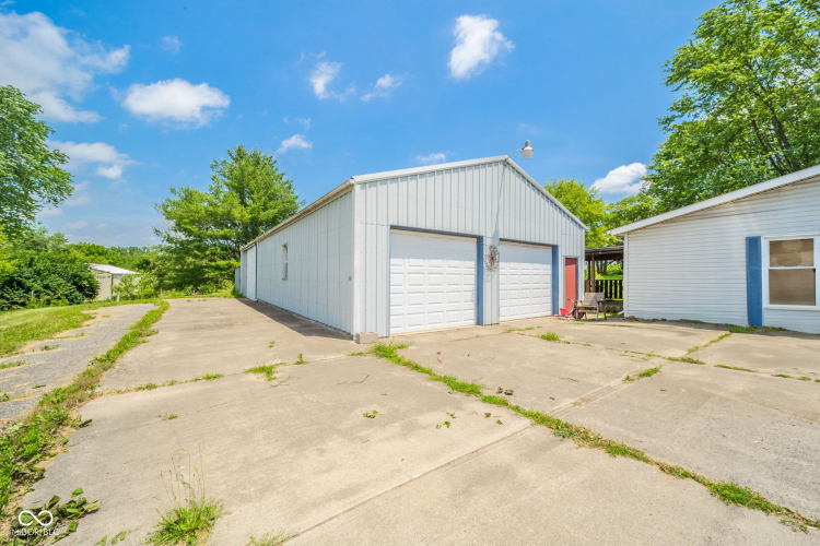 Listing Image 4