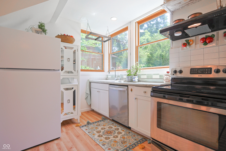 Listing Image 13