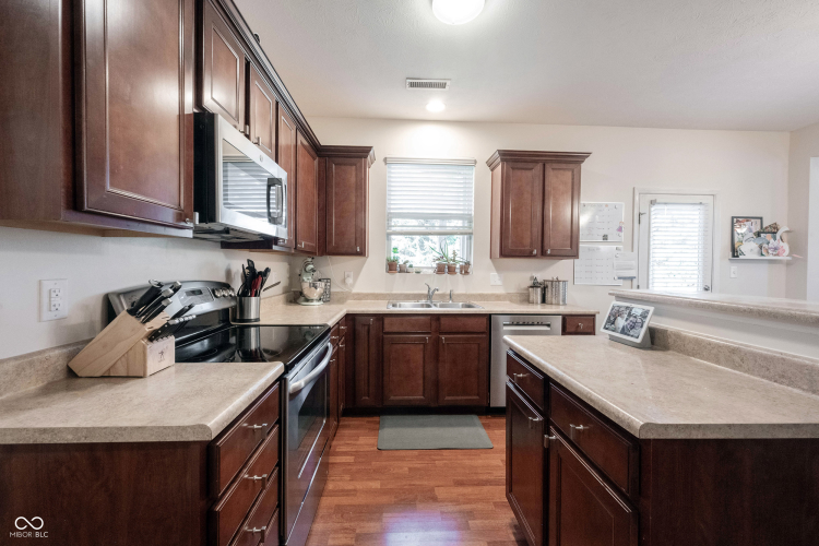 Listing Image 17