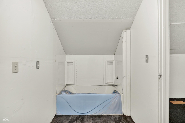 Listing Image 118
