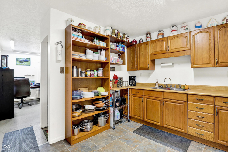 Listing Image 71