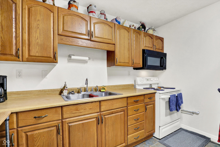 Listing Image 73