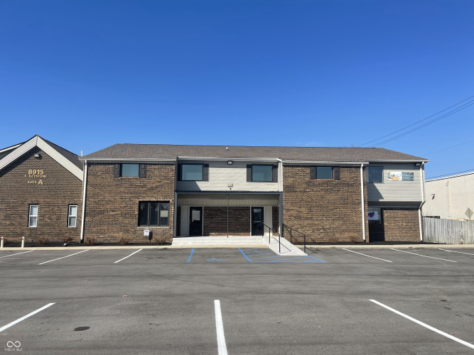 Listing Image 3