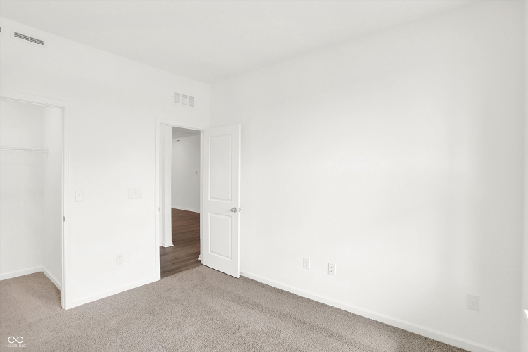 Listing Image 30