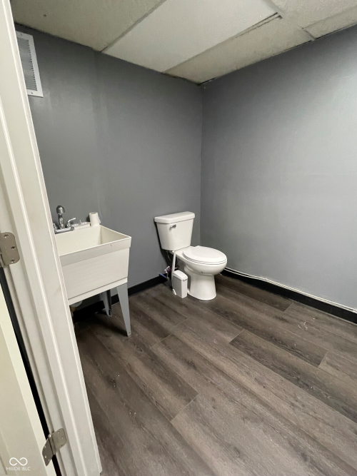 Listing Image 11