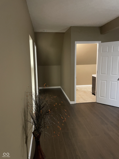 Listing Image 27