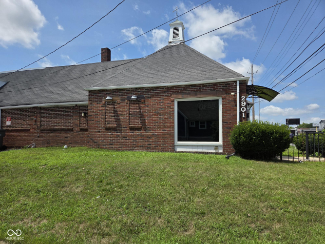 Listing Image 4