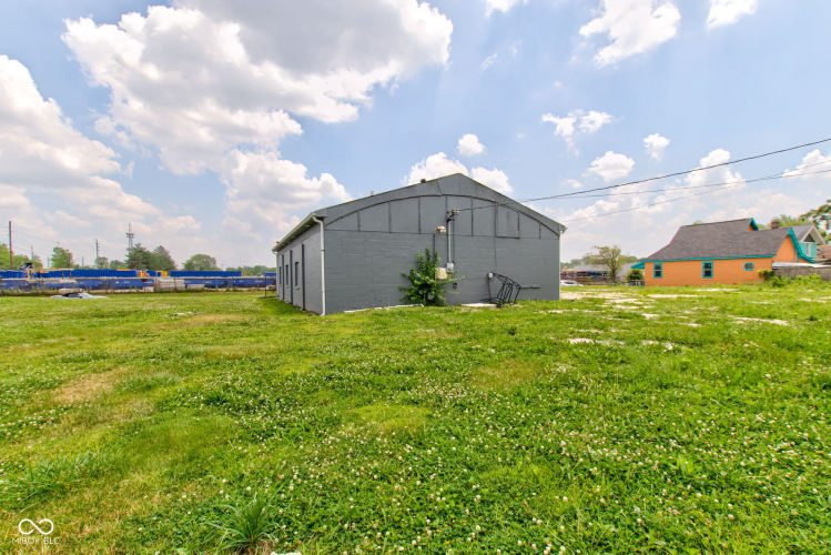 Listing Image 3
