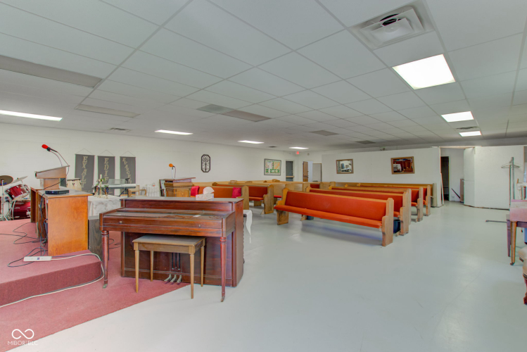 Listing Image 4