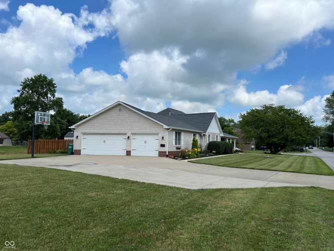 Listing Image 4