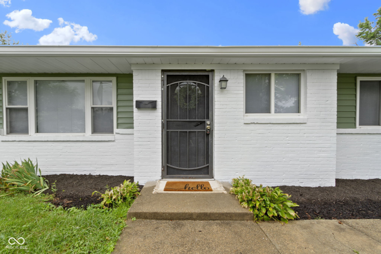 Listing Image 4