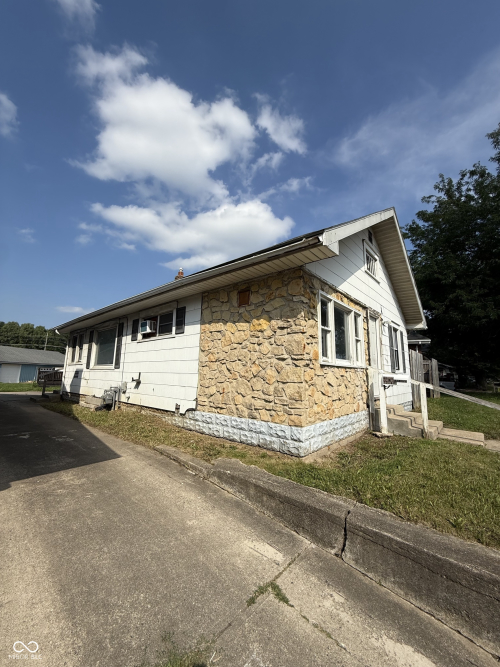 Listing Image 4