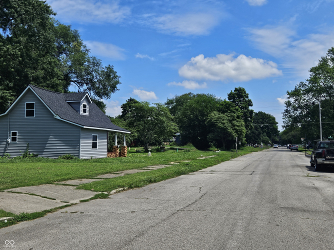 Listing Image 4
