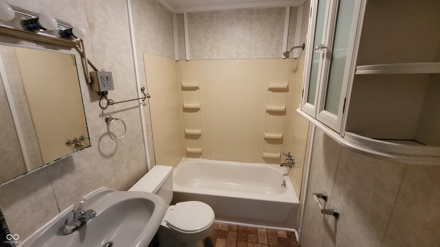 Listing Image 16