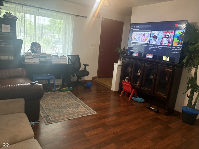 Listing Image 11