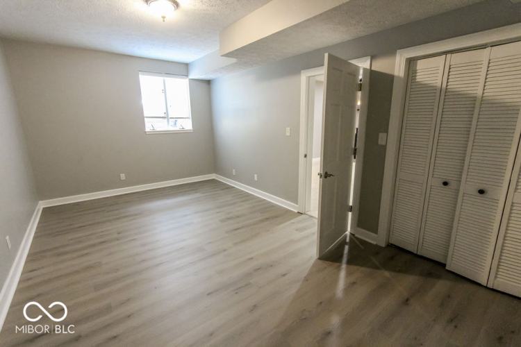 Listing Image 104