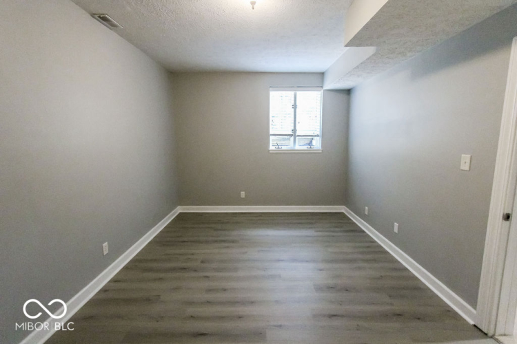 Listing Image 105