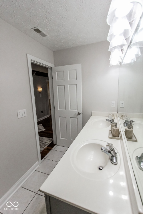 Listing Image 84