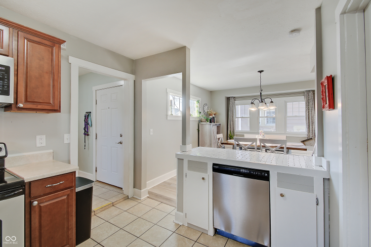 Listing Image 14