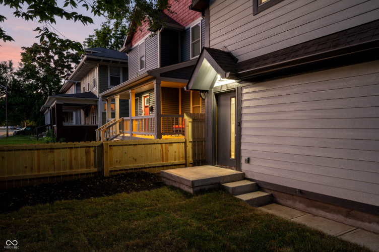 Listing Image 4