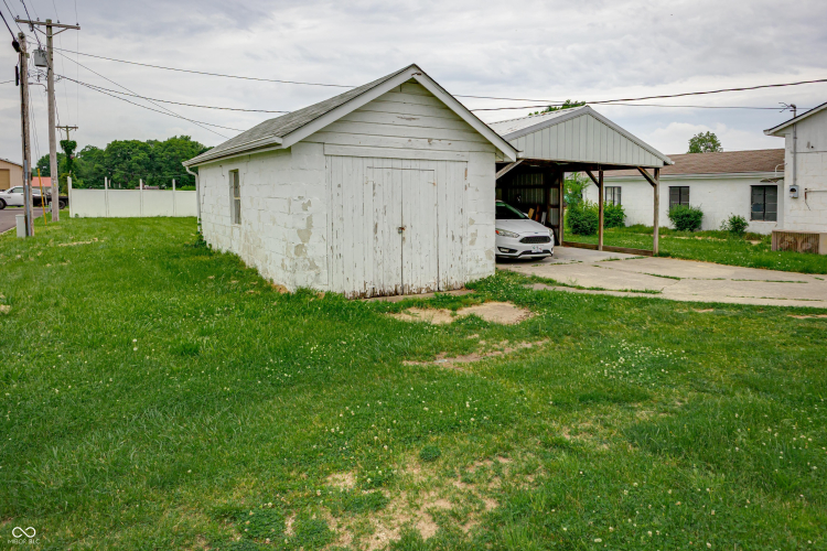 Listing Image 4