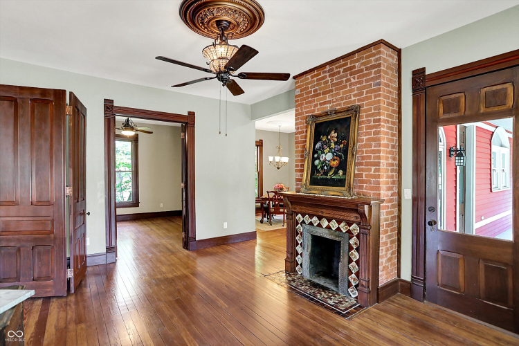 Listing Image 12