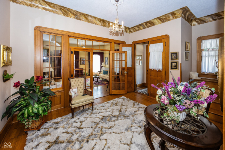 Listing Image 4