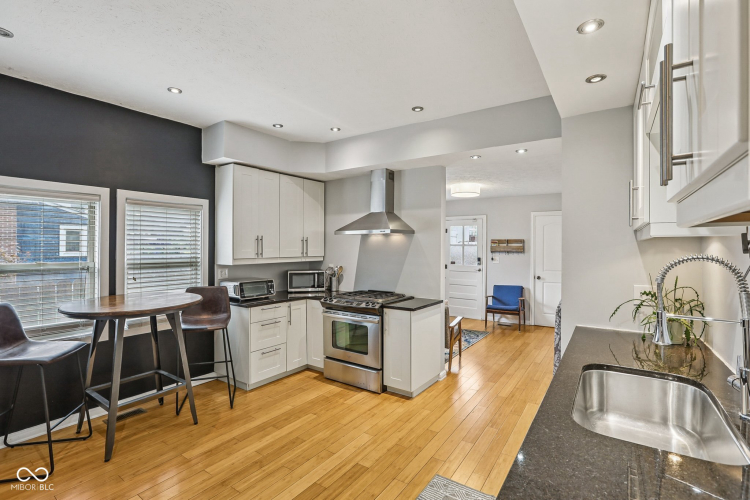 Listing Image 14