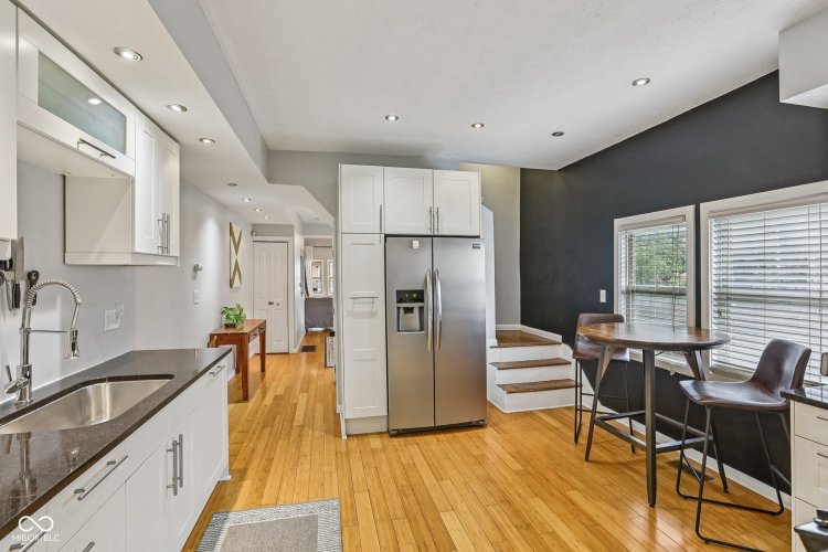 Listing Image 18