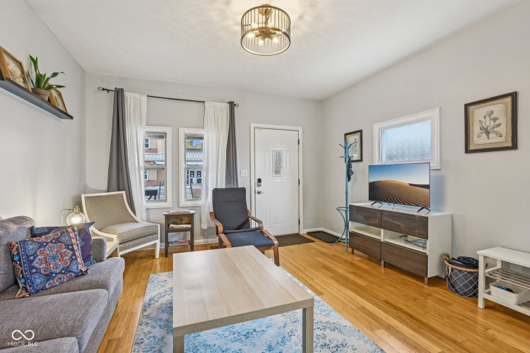 Listing Image 7