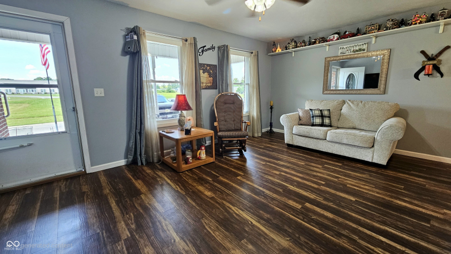 Listing Image 12